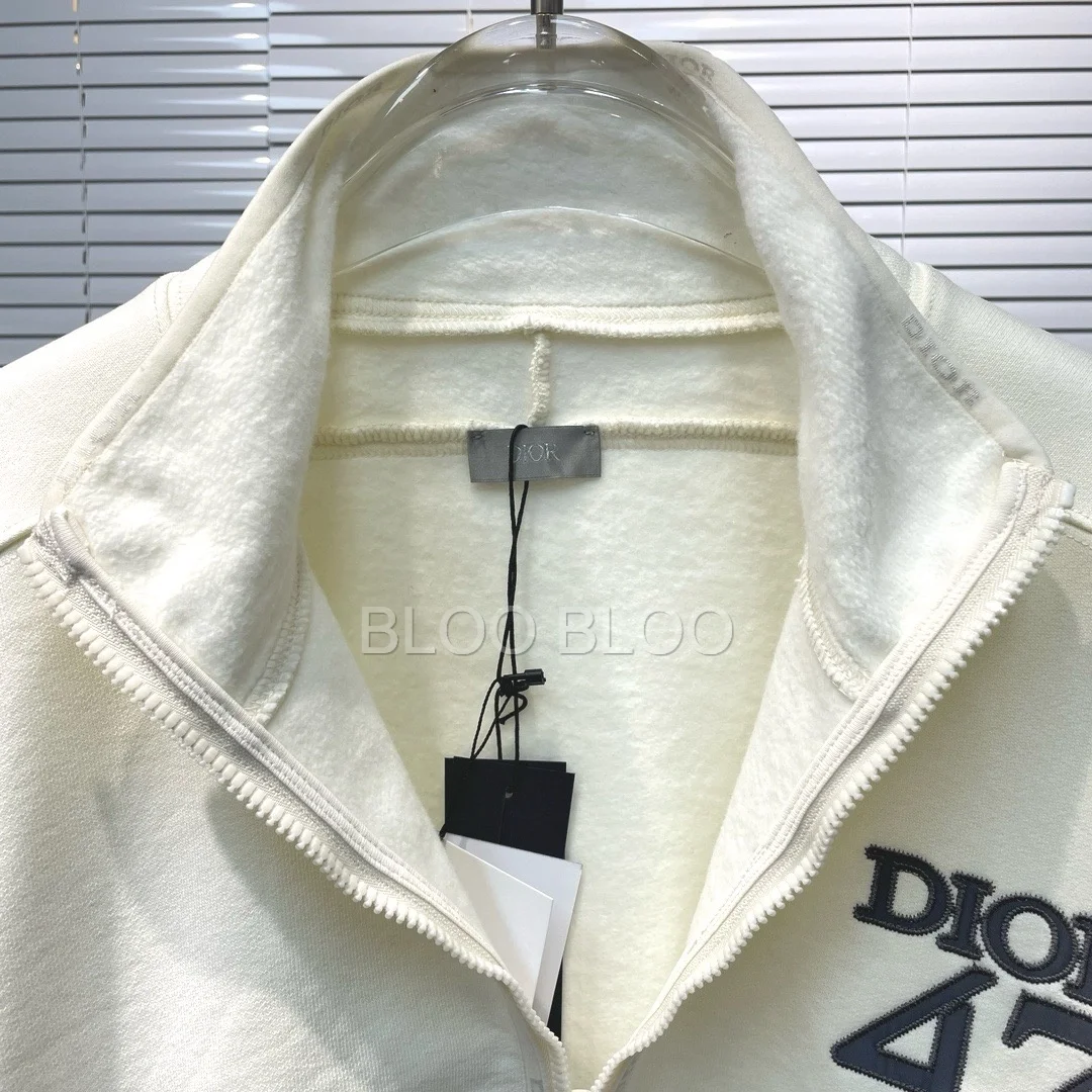 디올 레귤러 핏 스탠드 칼라 스웨터 화이트