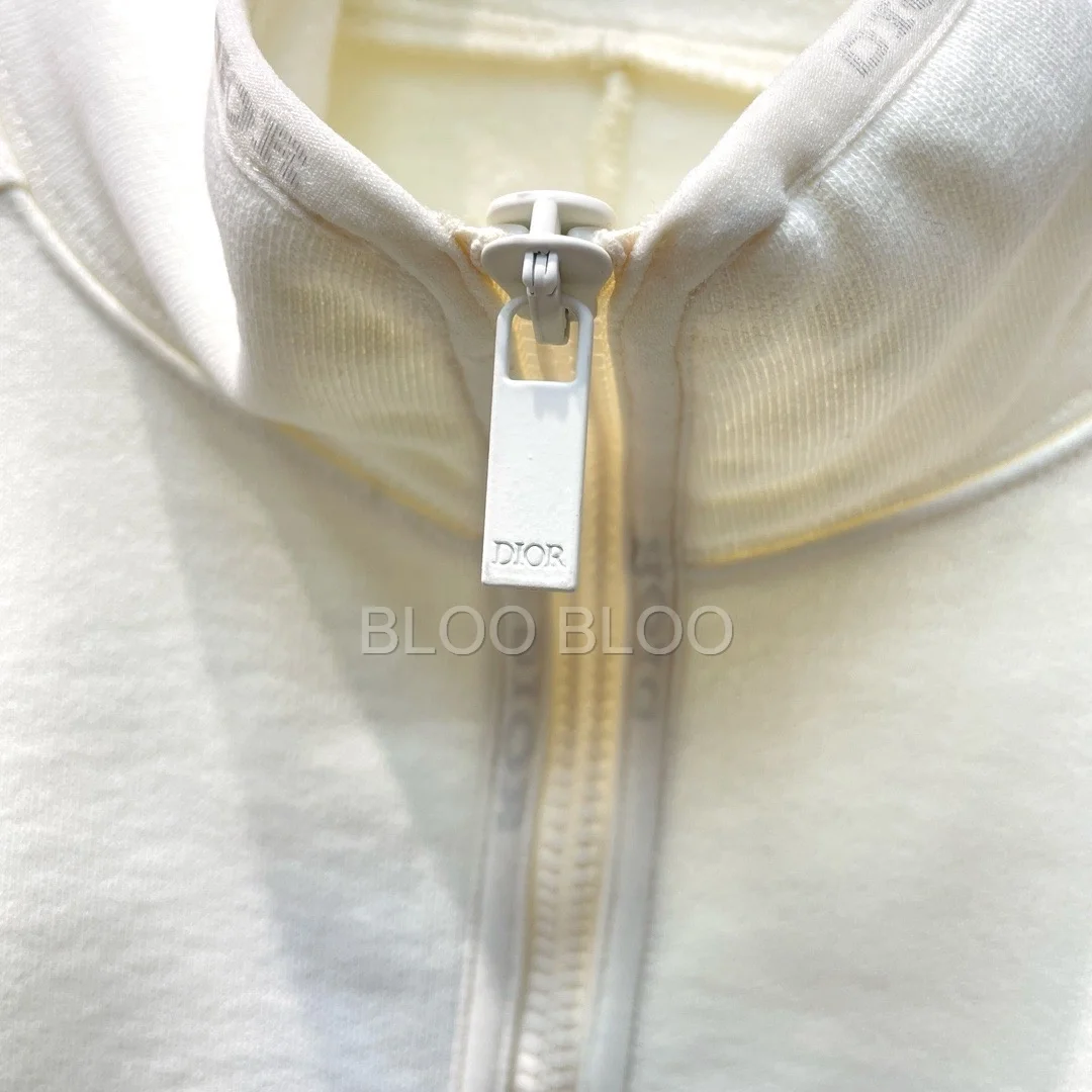 디올 레귤러 핏 스탠드 칼라 스웨터 화이트