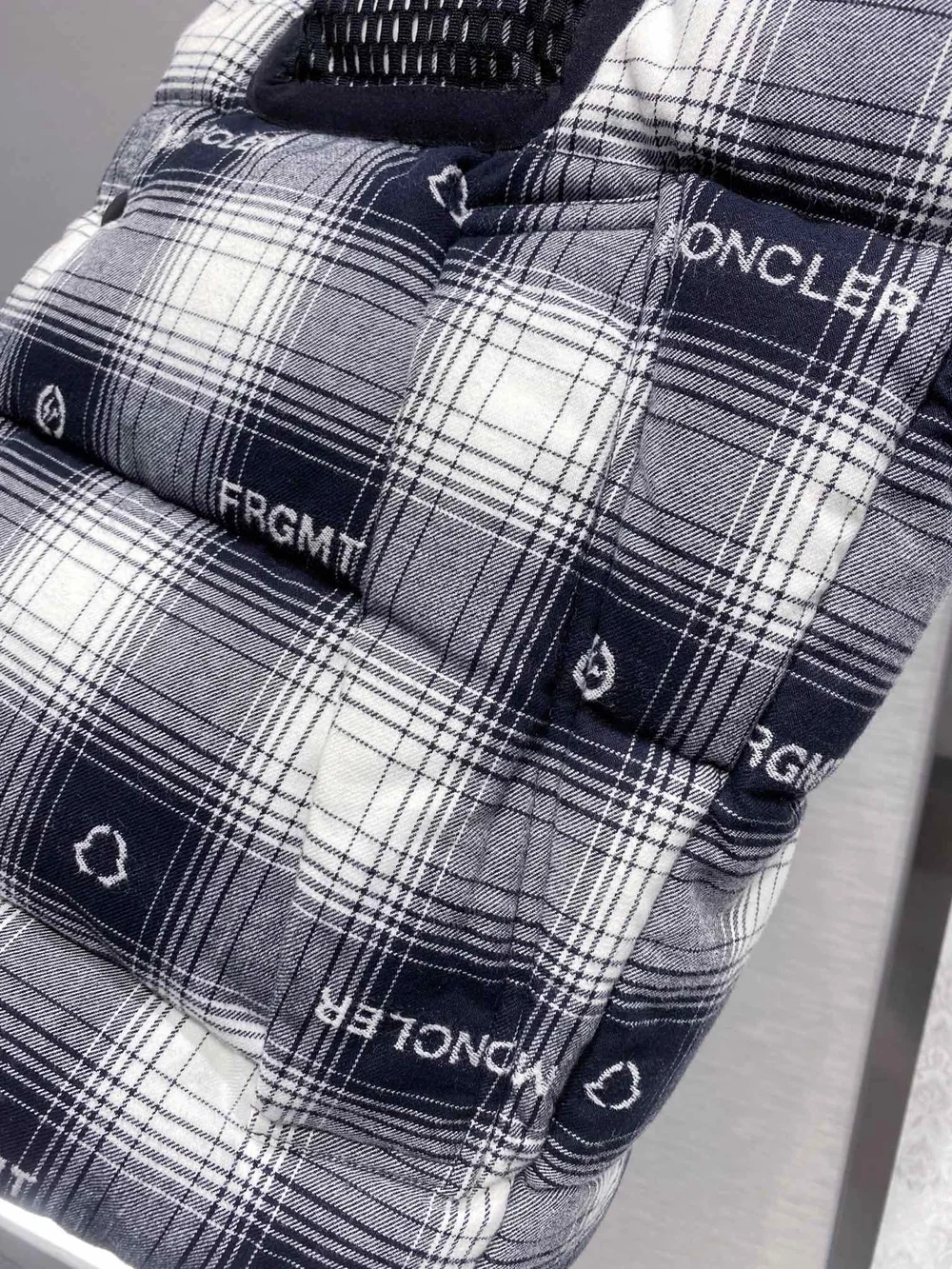 몽클레어 지니어스 프라그먼트 패딩 베스트