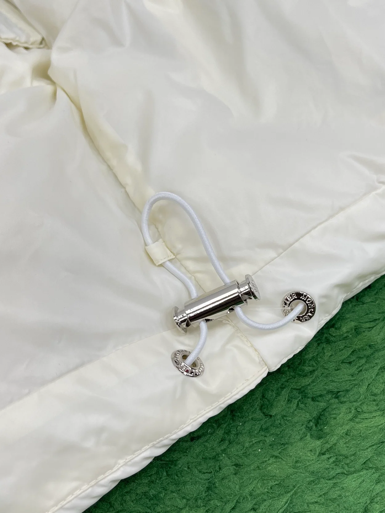 몽클레어 Misam 쇼트 다운 자켓 화이트