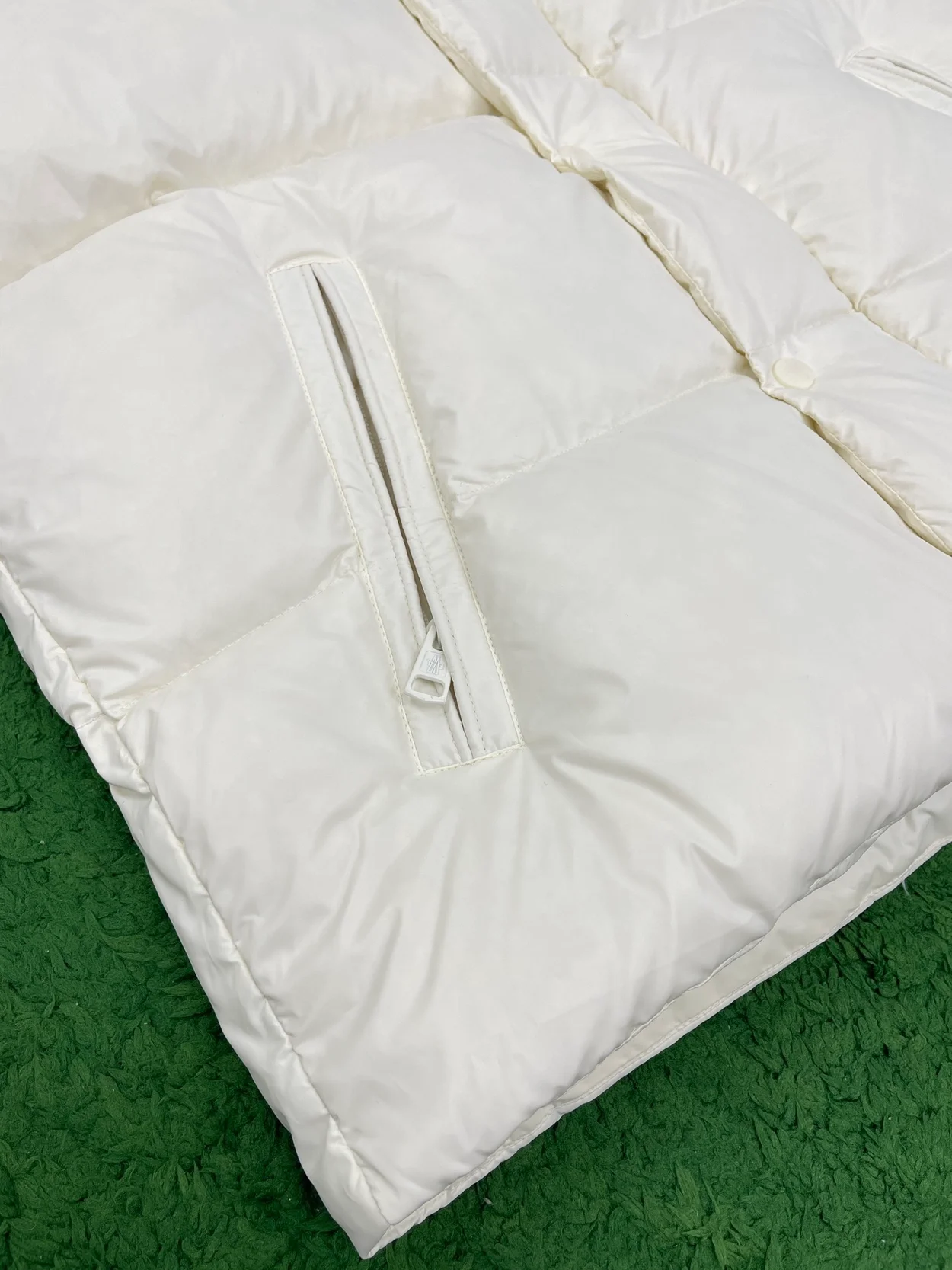 몽클레어 Misam 쇼트 다운 자켓 화이트