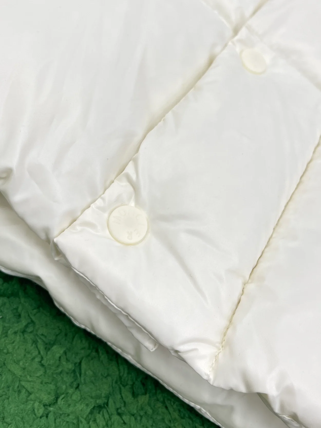 몽클레어 Misam 쇼트 다운 자켓 화이트