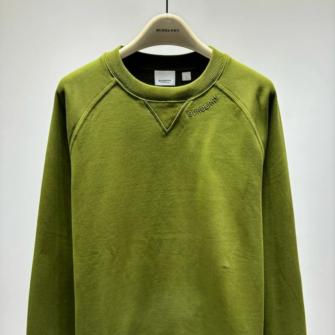 버버리 자수 로고 스웨트셔츠