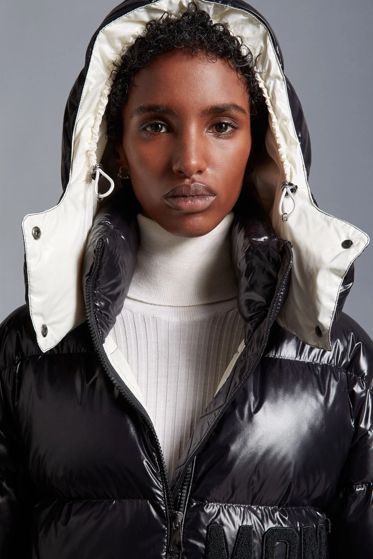 몽클레어 아바에 숏 패딩 다운 자켓 블랙