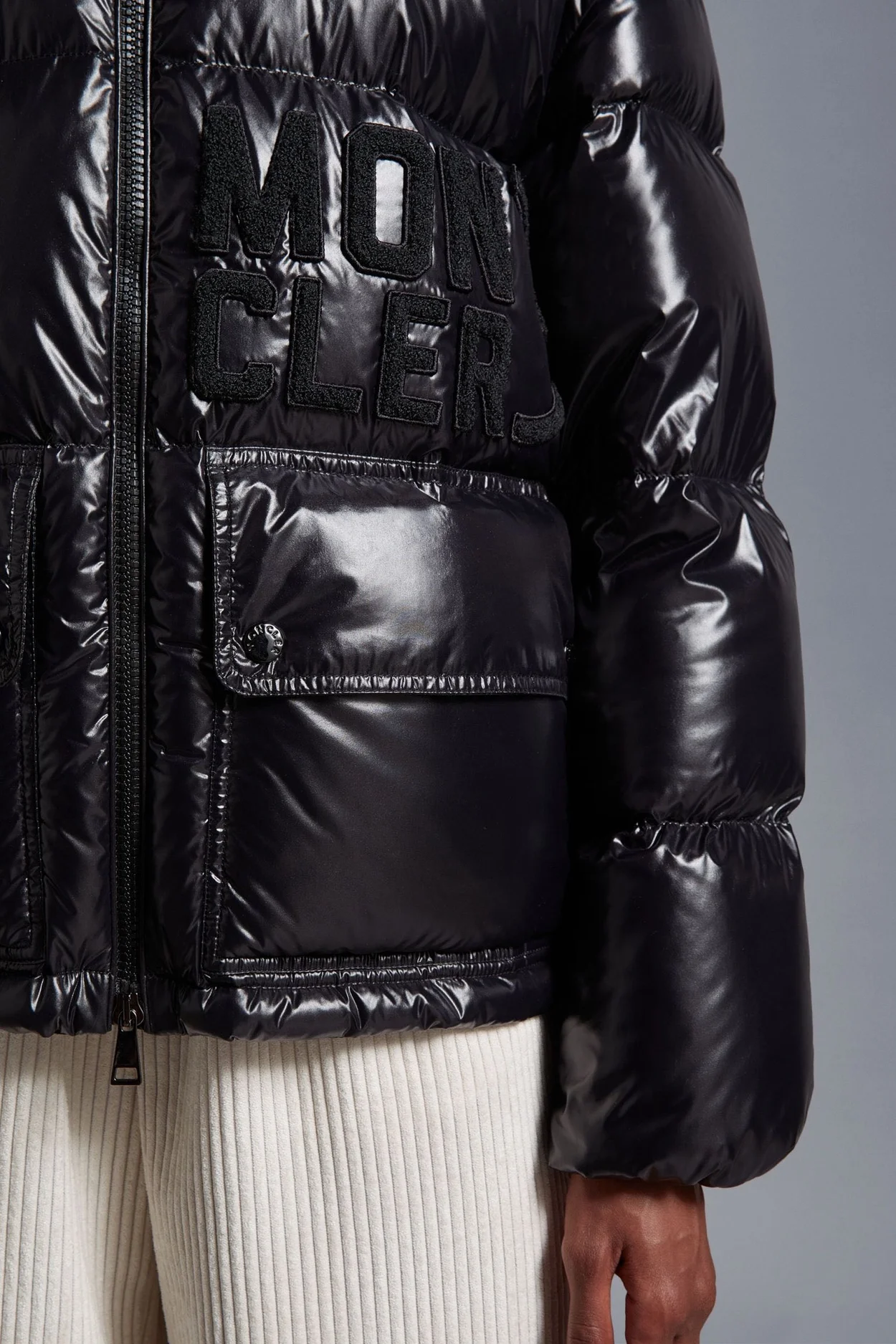 몽클레어 아바에 숏 패딩 다운 자켓 블랙