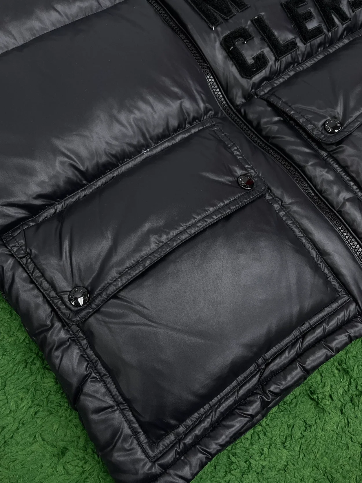 몽클레어 아바에 숏 패딩 다운 자켓 블랙