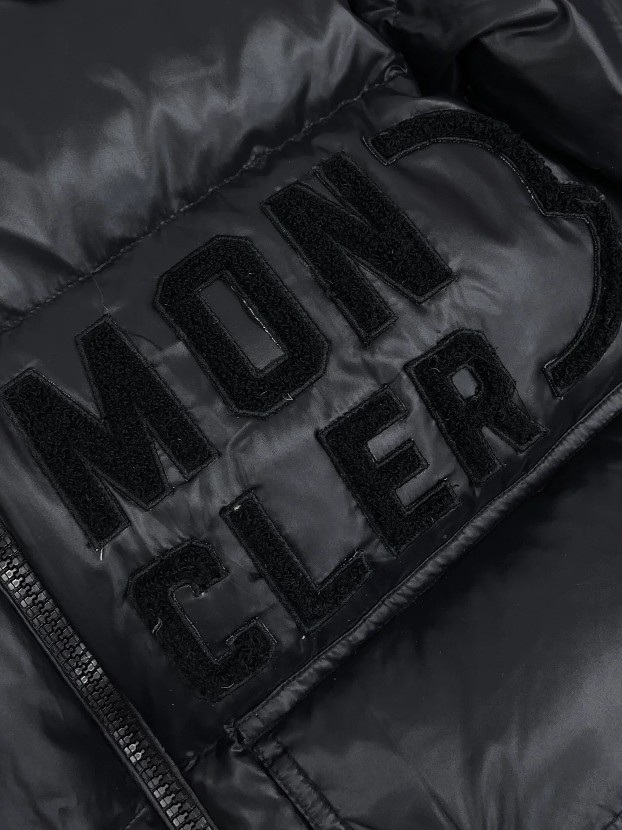 몽클레어 아바에 숏 패딩 다운 자켓 블랙