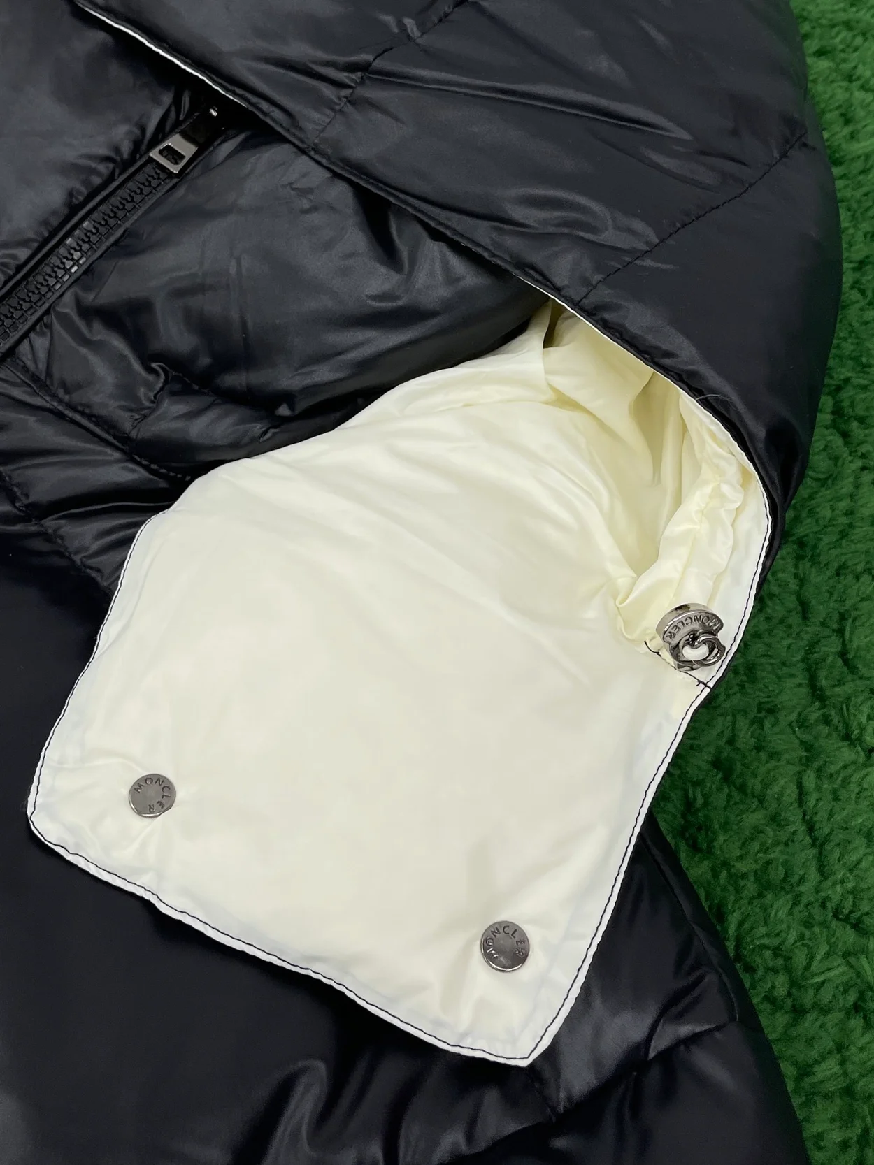 몽클레어 아바에 숏 패딩 다운 자켓 블랙