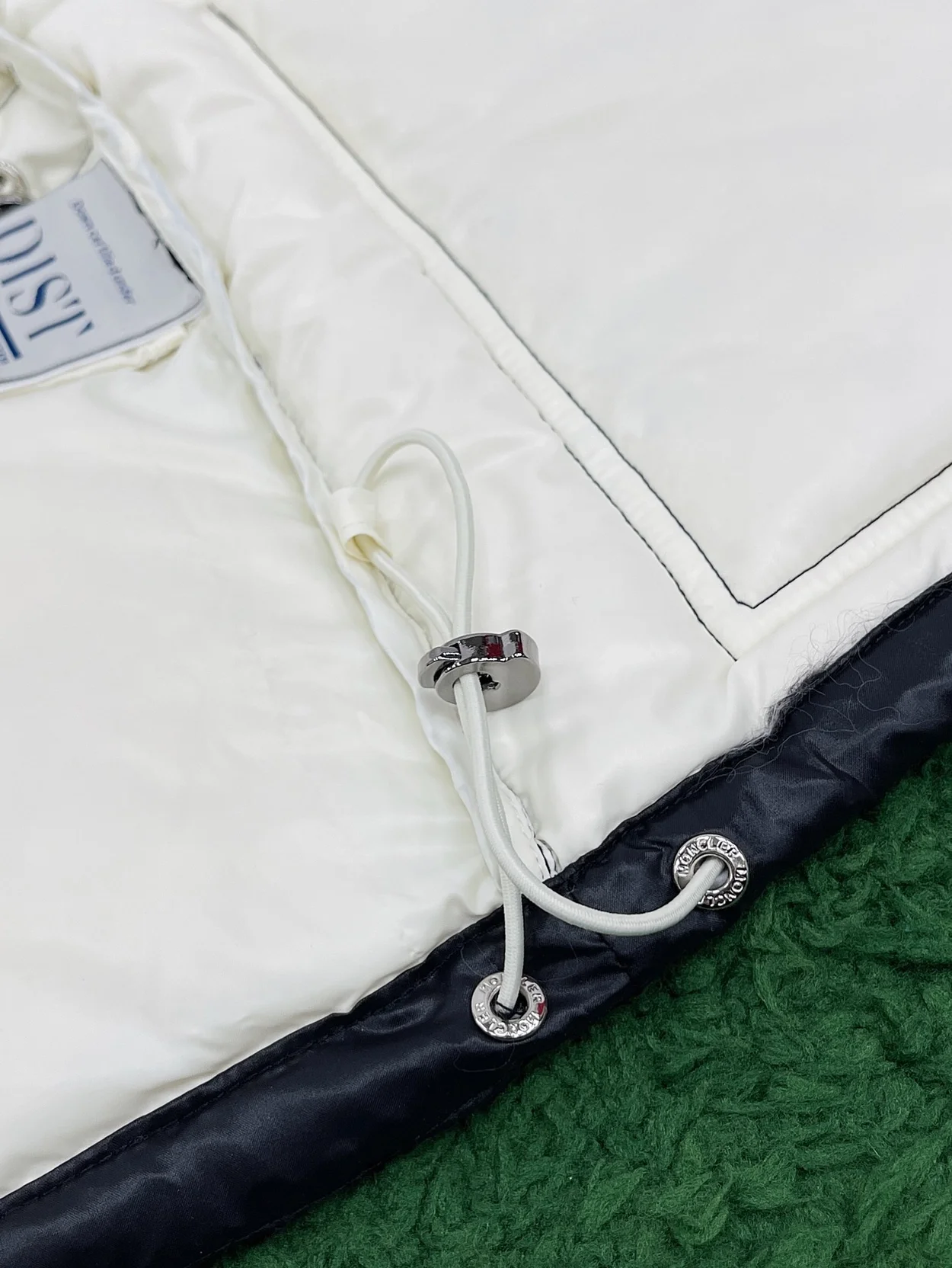 몽클레어 아바에 숏 패딩 다운 자켓 블랙