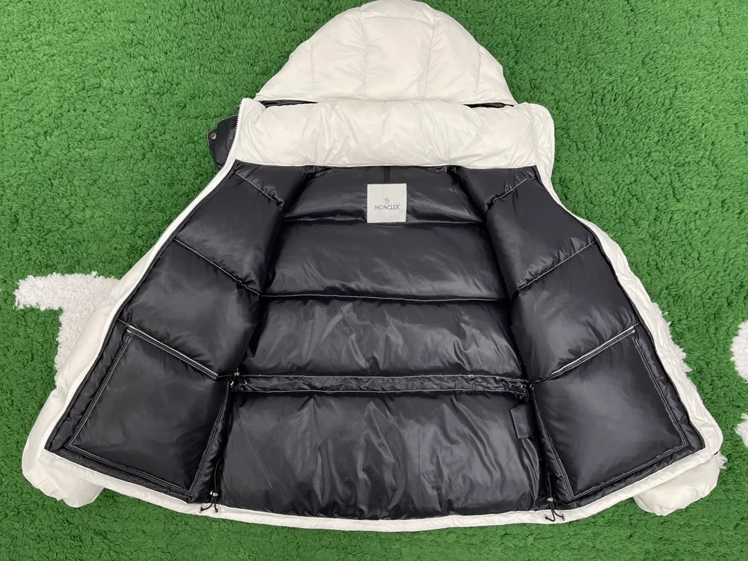 몽클레어 아바에 숏 패딩 다운 자켓