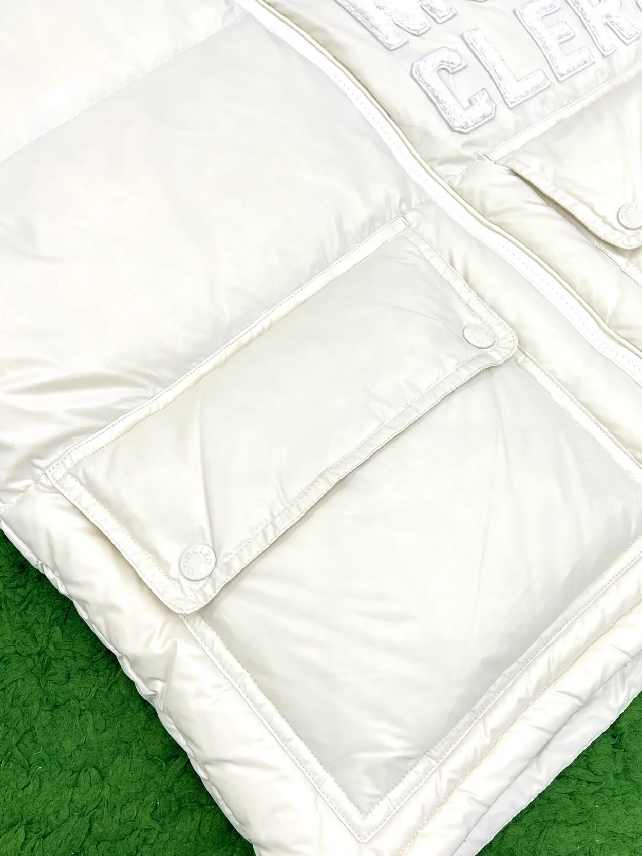 몽클레어 아바에 숏 패딩 다운 자켓