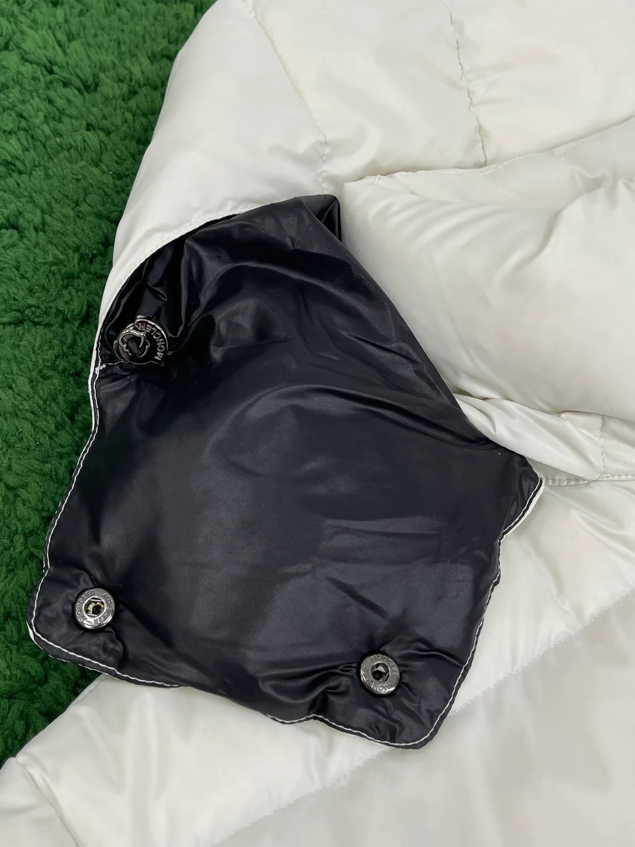 몽클레어 아바에 숏 패딩 다운 자켓