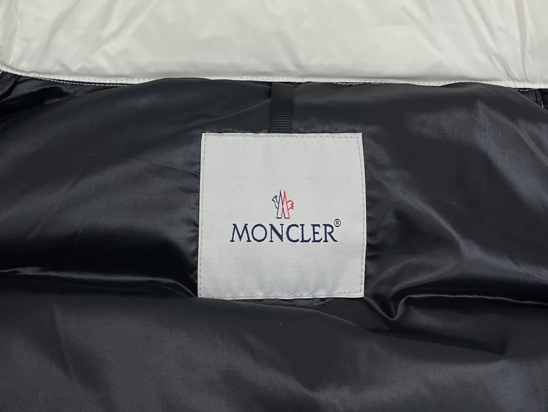 몽클레어 아바에 숏 패딩 다운 자켓