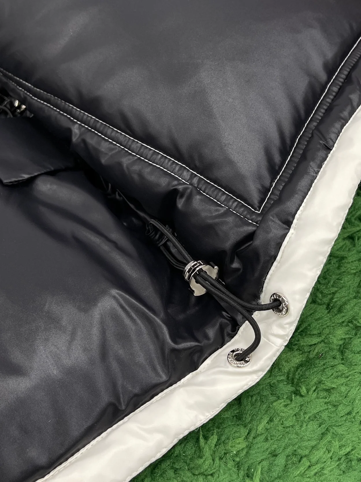 몽클레어 아바에 숏 패딩 다운 자켓