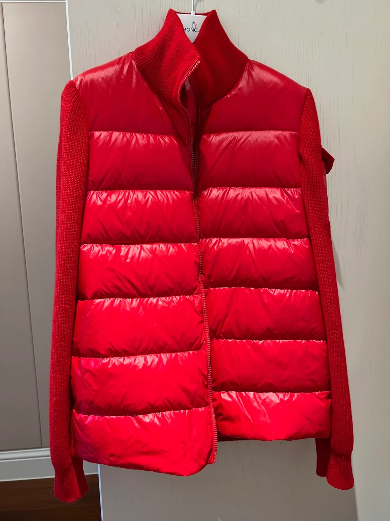 몽클레어 패치 로고 패딩 가디건 레드