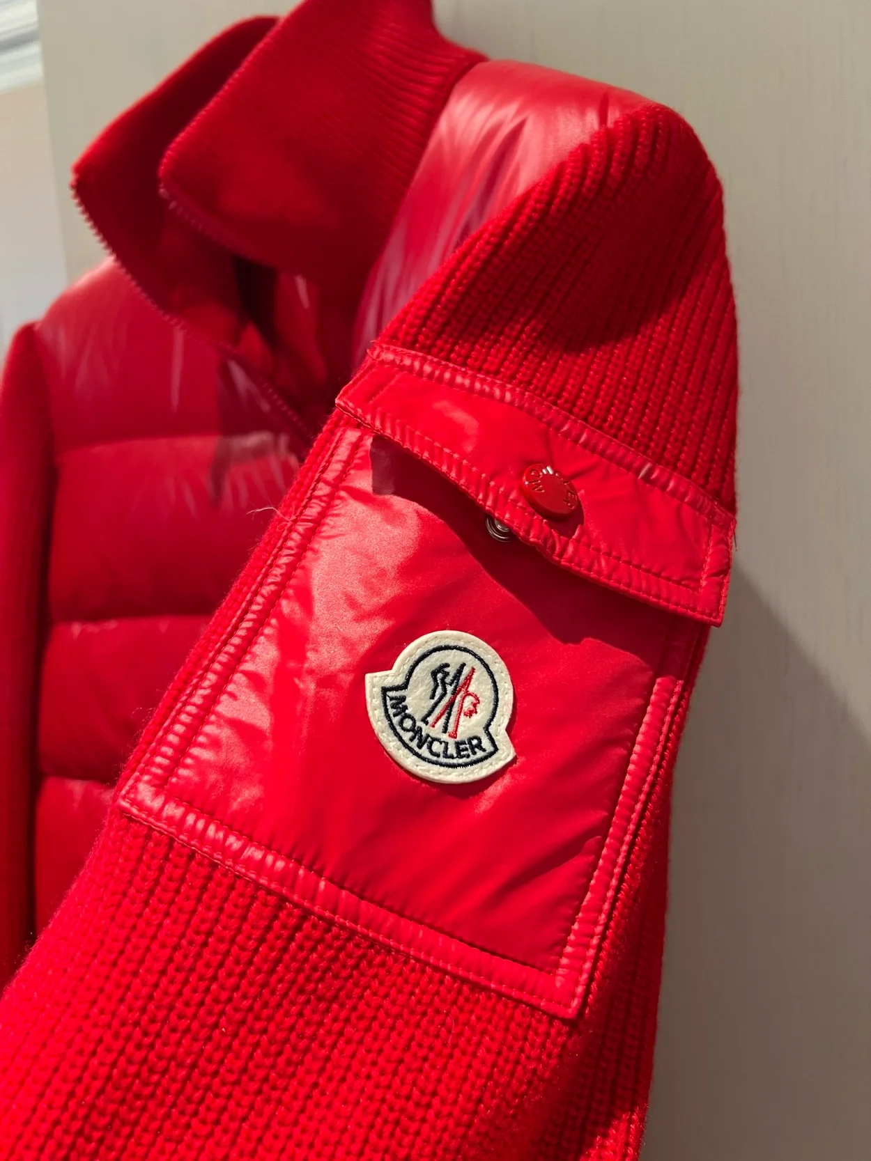 몽클레어 패치 로고 패딩 가디건 레드