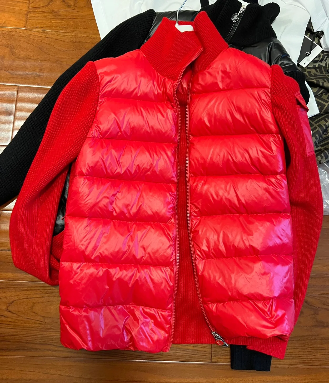 몽클레어 패치 로고 패딩 가디건 레드