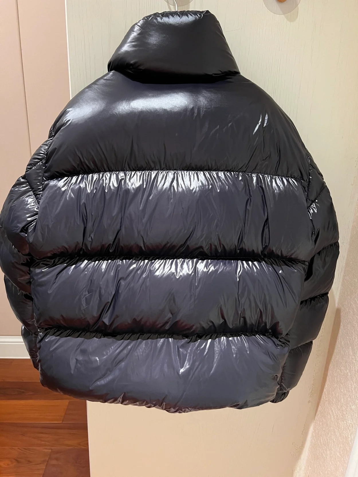 몽클레어 아플리케 로고 퀄트 셸 다운 자켓