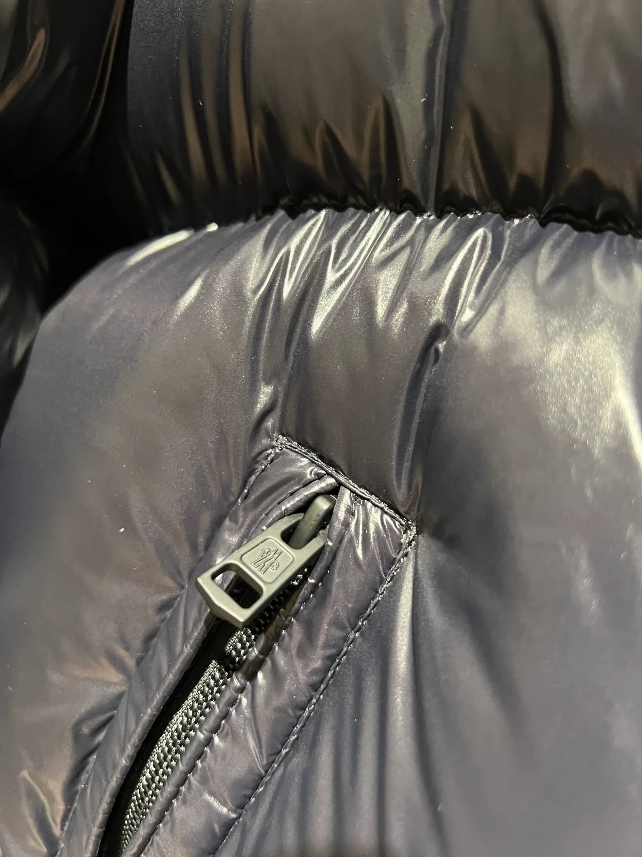 몽클레어 아플리케 로고 퀄트 셸 다운 자켓