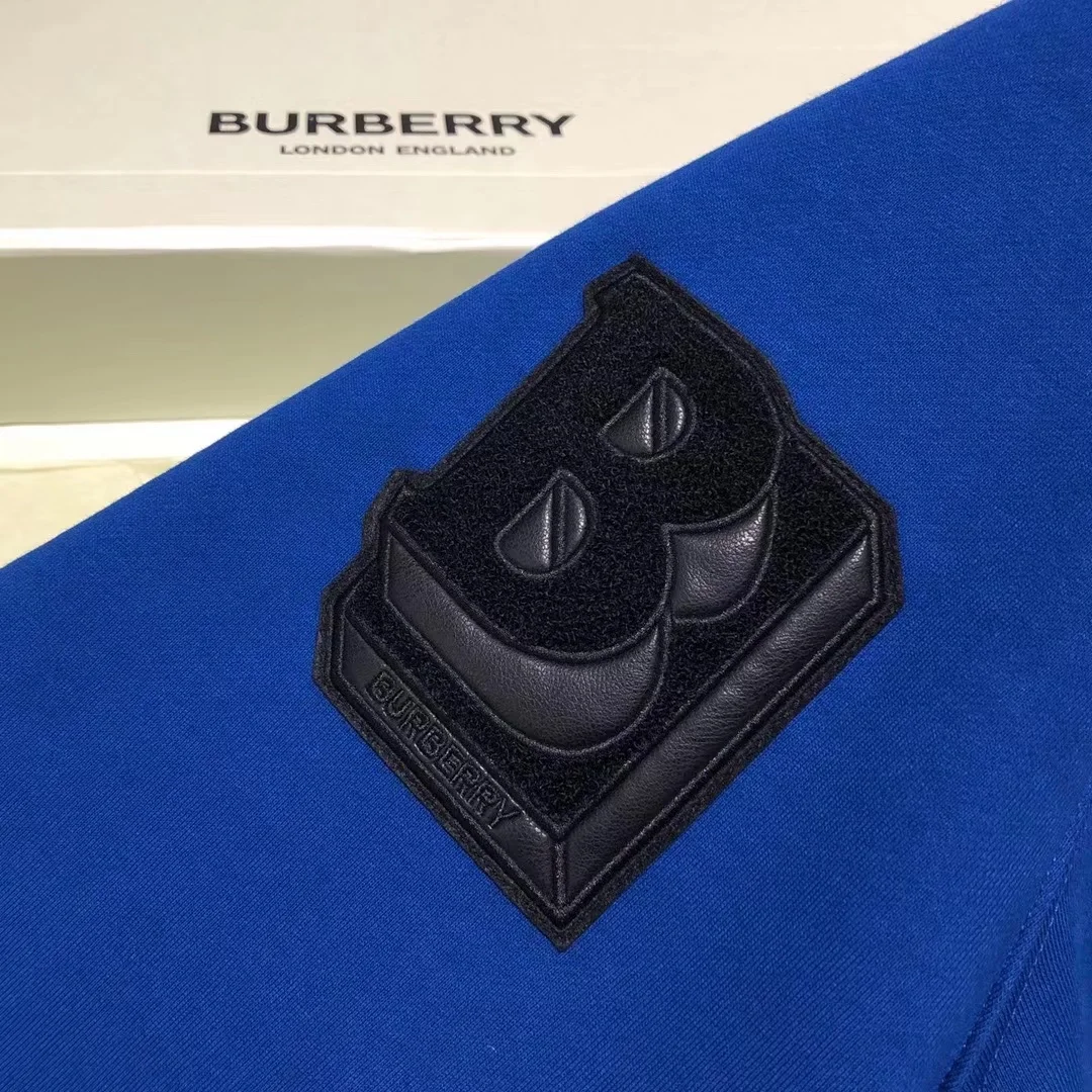 버버리 레터 그래픽 패치 스웨트셔츠