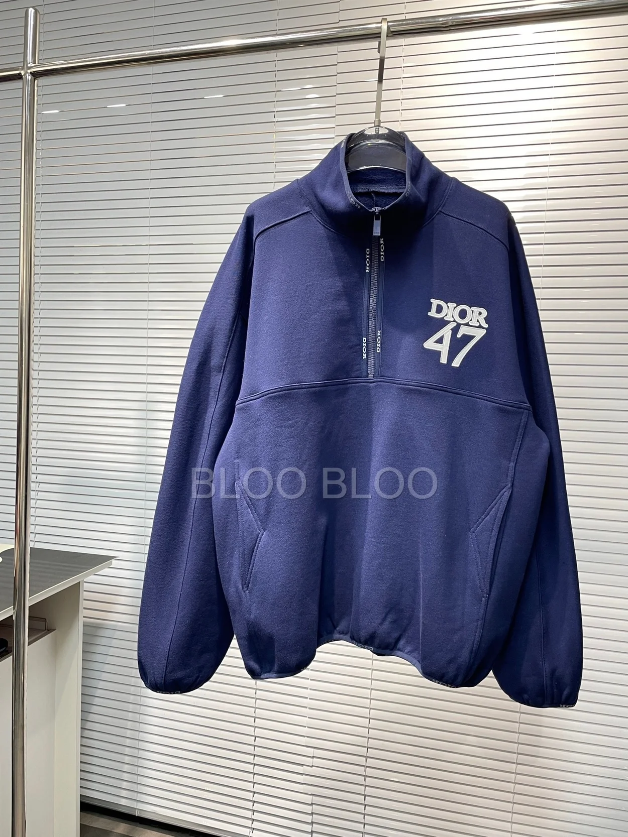 디올 레귤러 핏 스탠드 칼라 스웨터 네이비