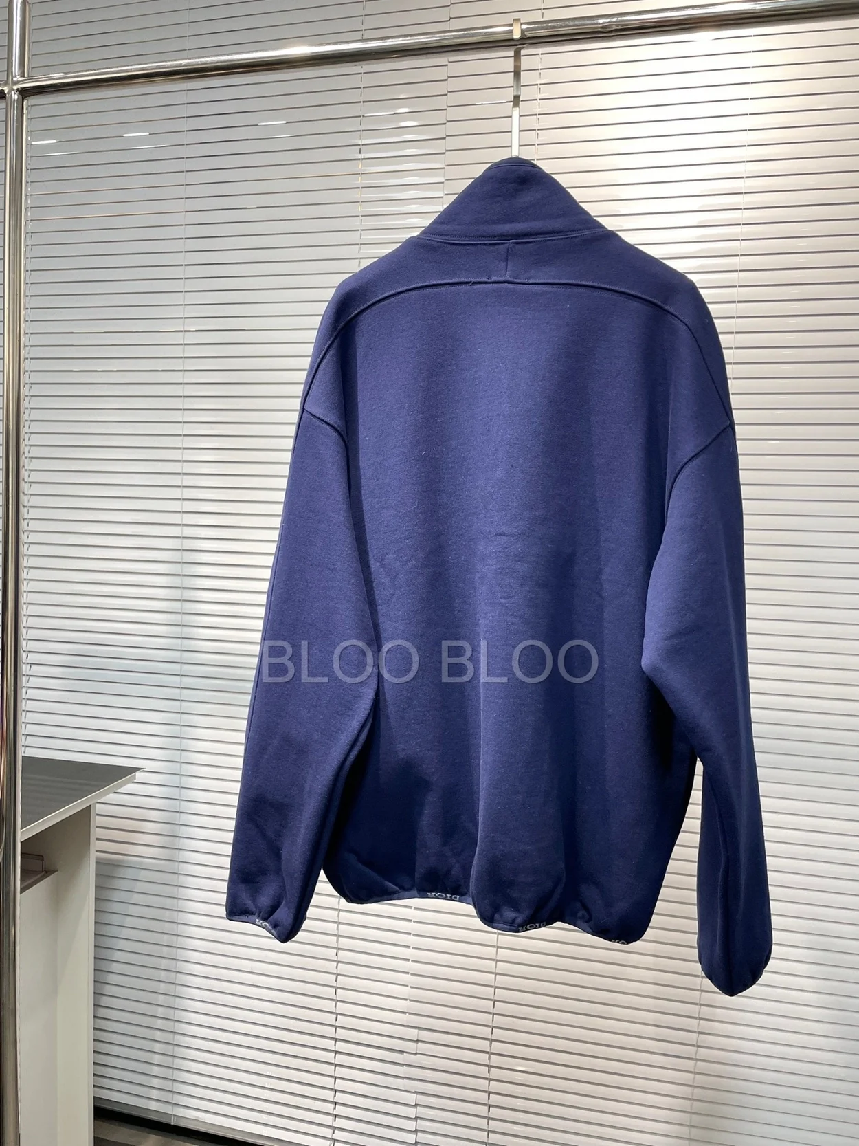 디올 레귤러 핏 스탠드 칼라 스웨터 네이비