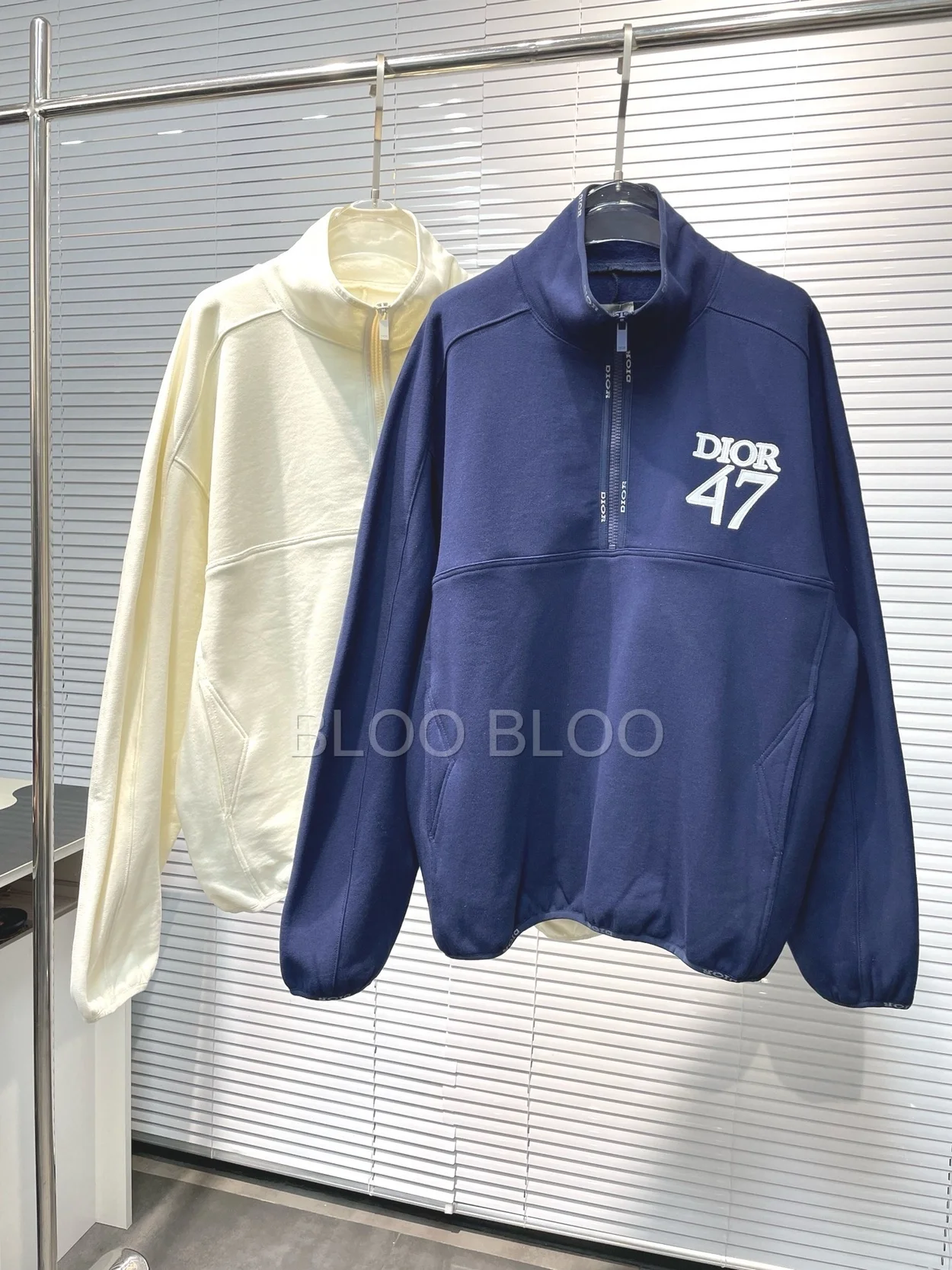 디올 레귤러 핏 스탠드 칼라 스웨터 네이비