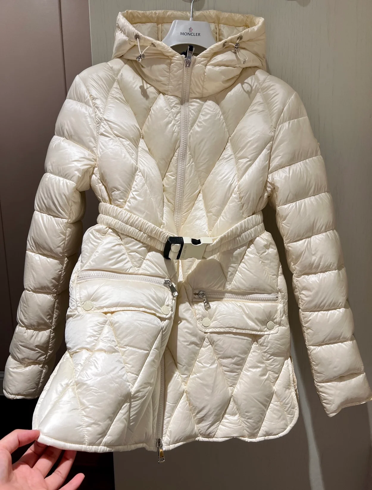 몽클레어 세리그넌 유니섹스 화이트 파카