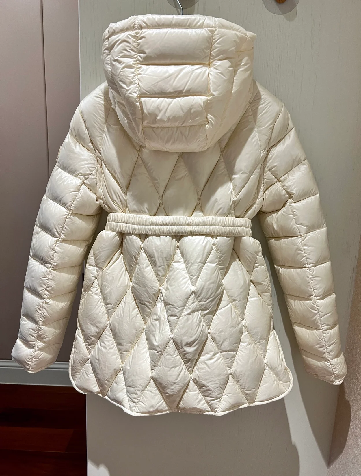 몽클레어 세리그넌 유니섹스 화이트 파카