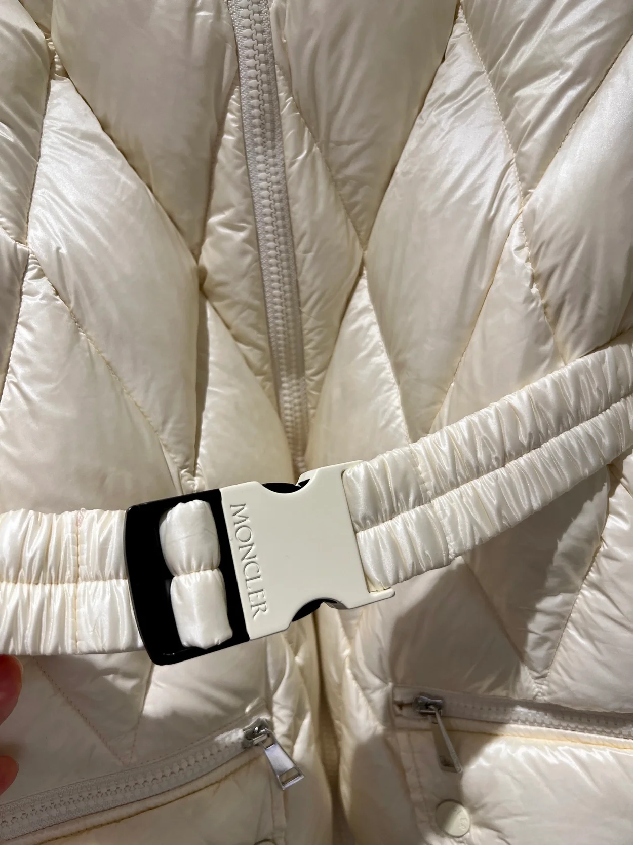 몽클레어 세리그넌 유니섹스 화이트 파카