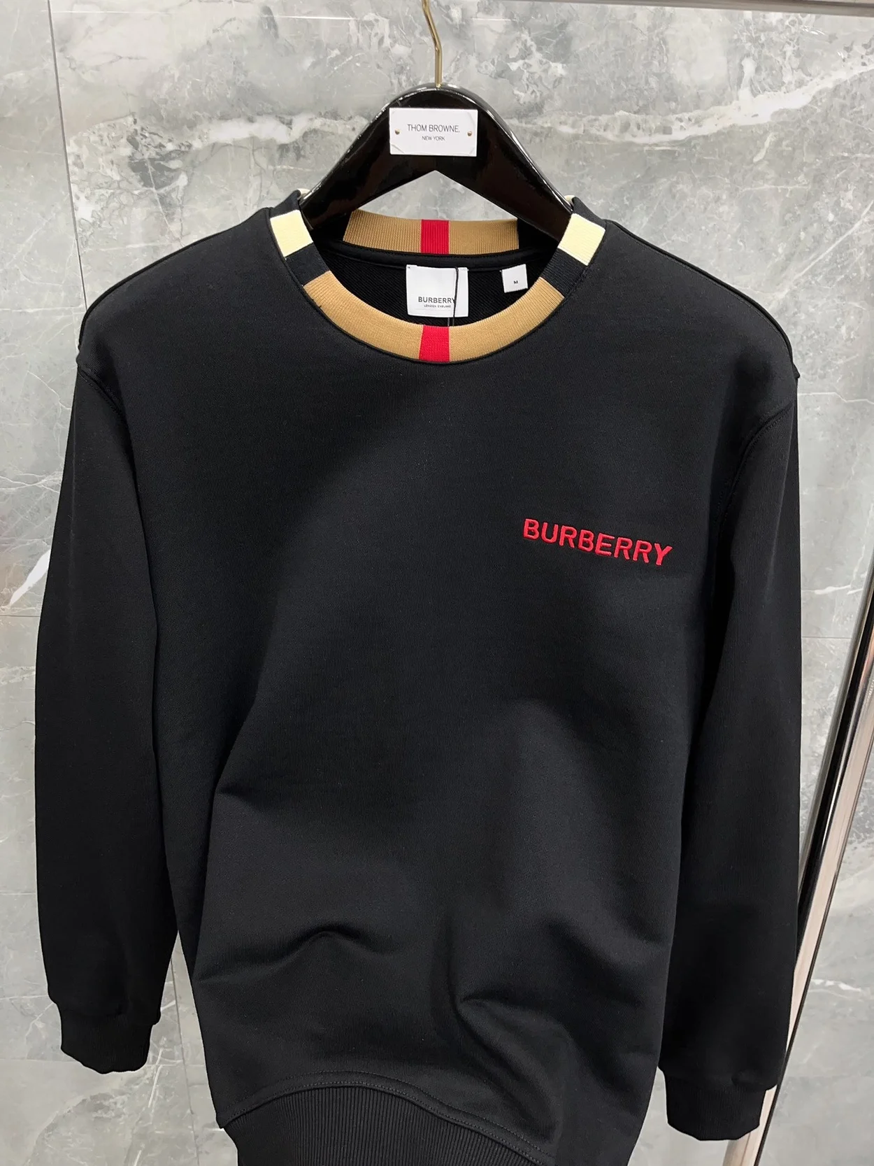 버버리 아이콘 스트라이프 코튼 맨투맨 블랙