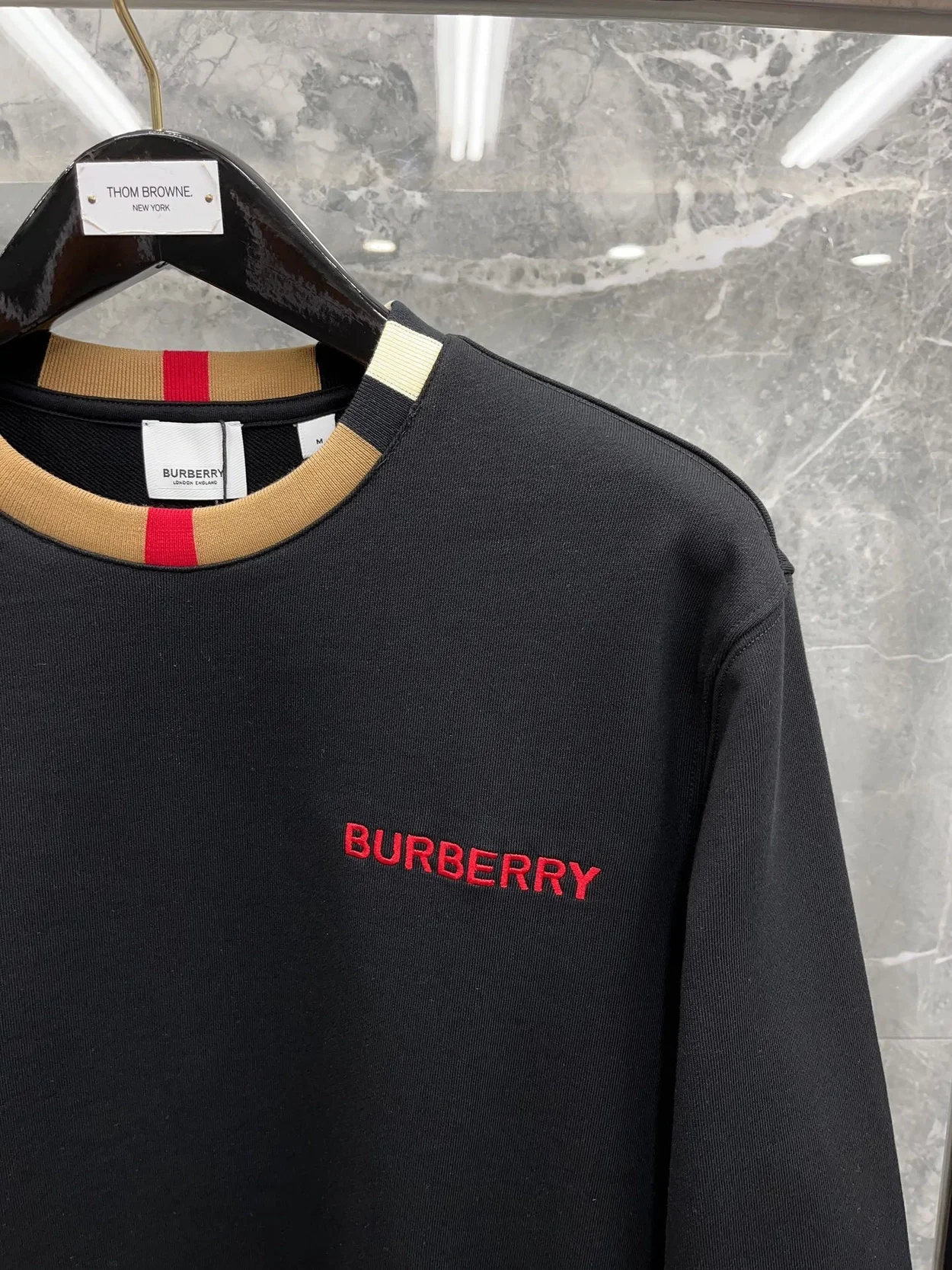 버버리 아이콘 스트라이프 코튼 맨투맨 블랙