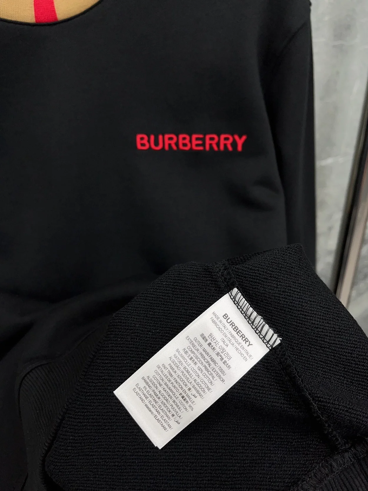 버버리 아이콘 스트라이프 코튼 맨투맨 블랙