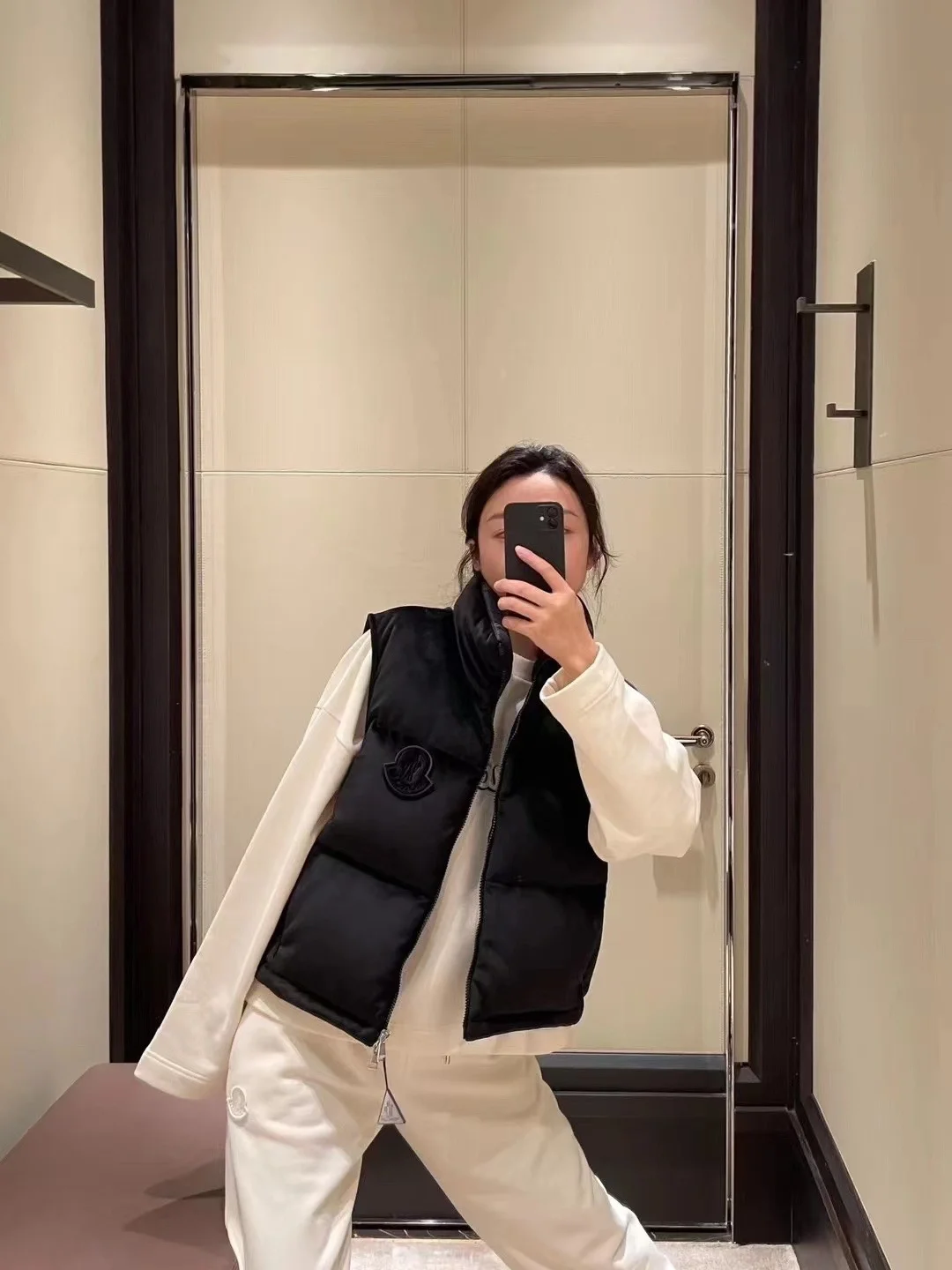 몽클레어 블라벳 다운 베스트