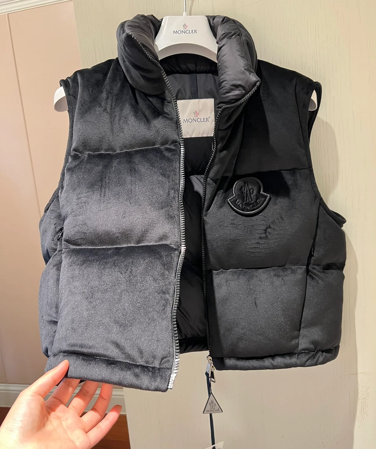 몽클레어 블라벳 다운 베스트