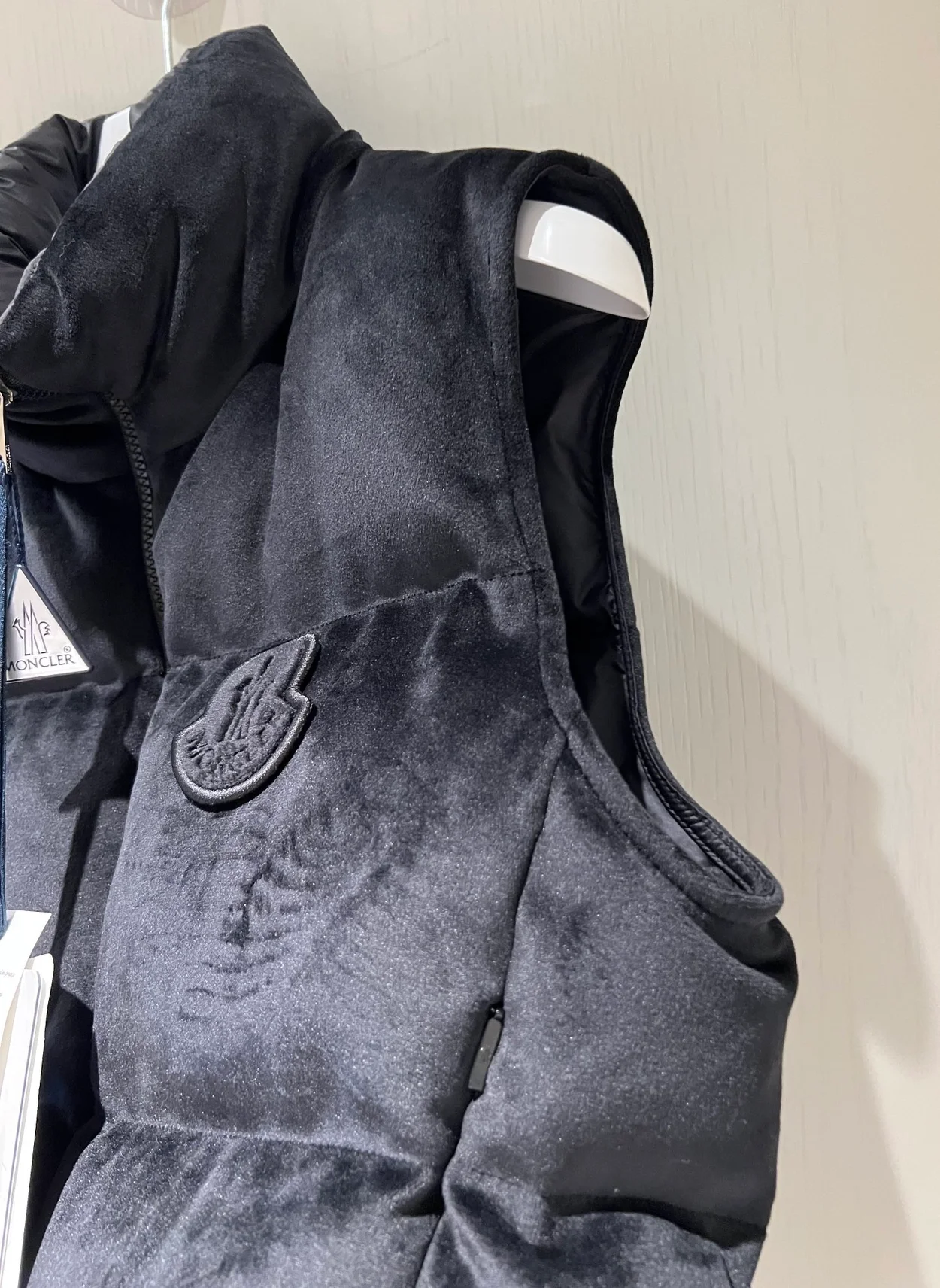 몽클레어 블라벳 다운 베스트