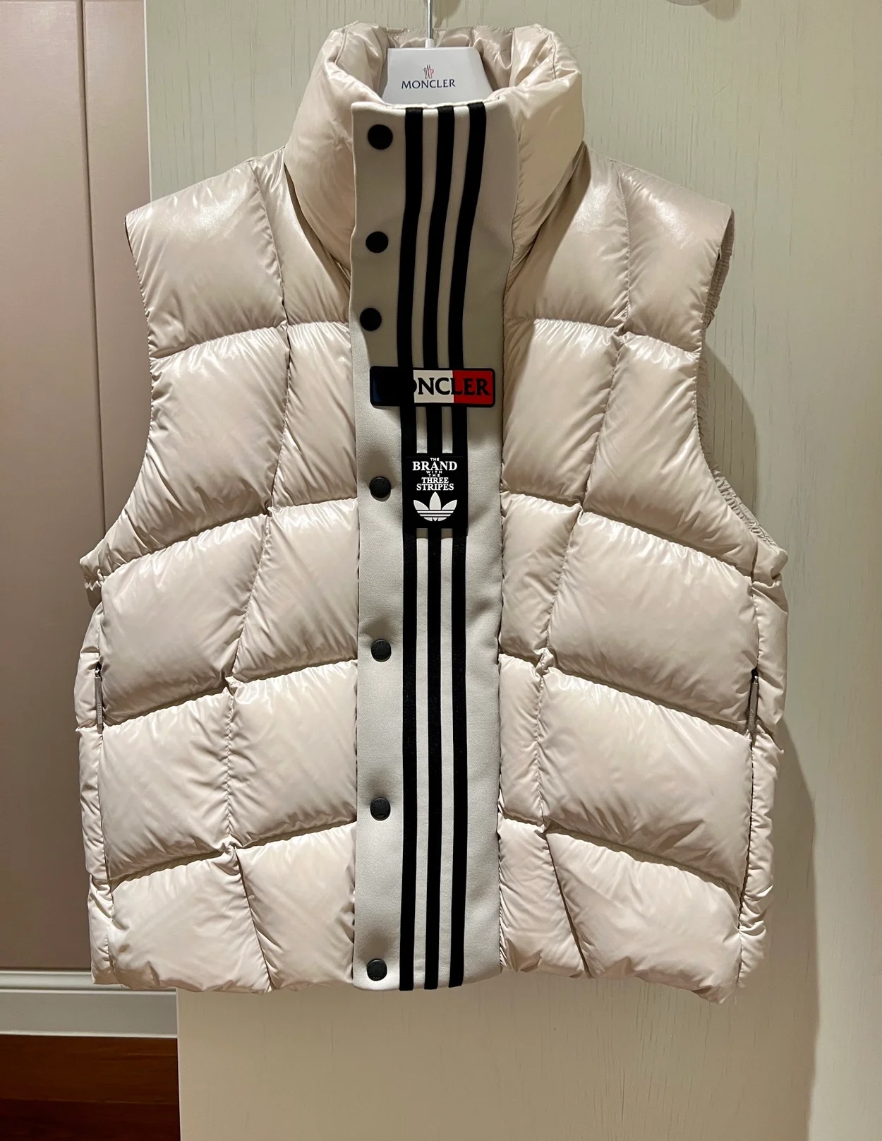 몽클레어 x 아디다스 오리지널 보존 다운 베스트