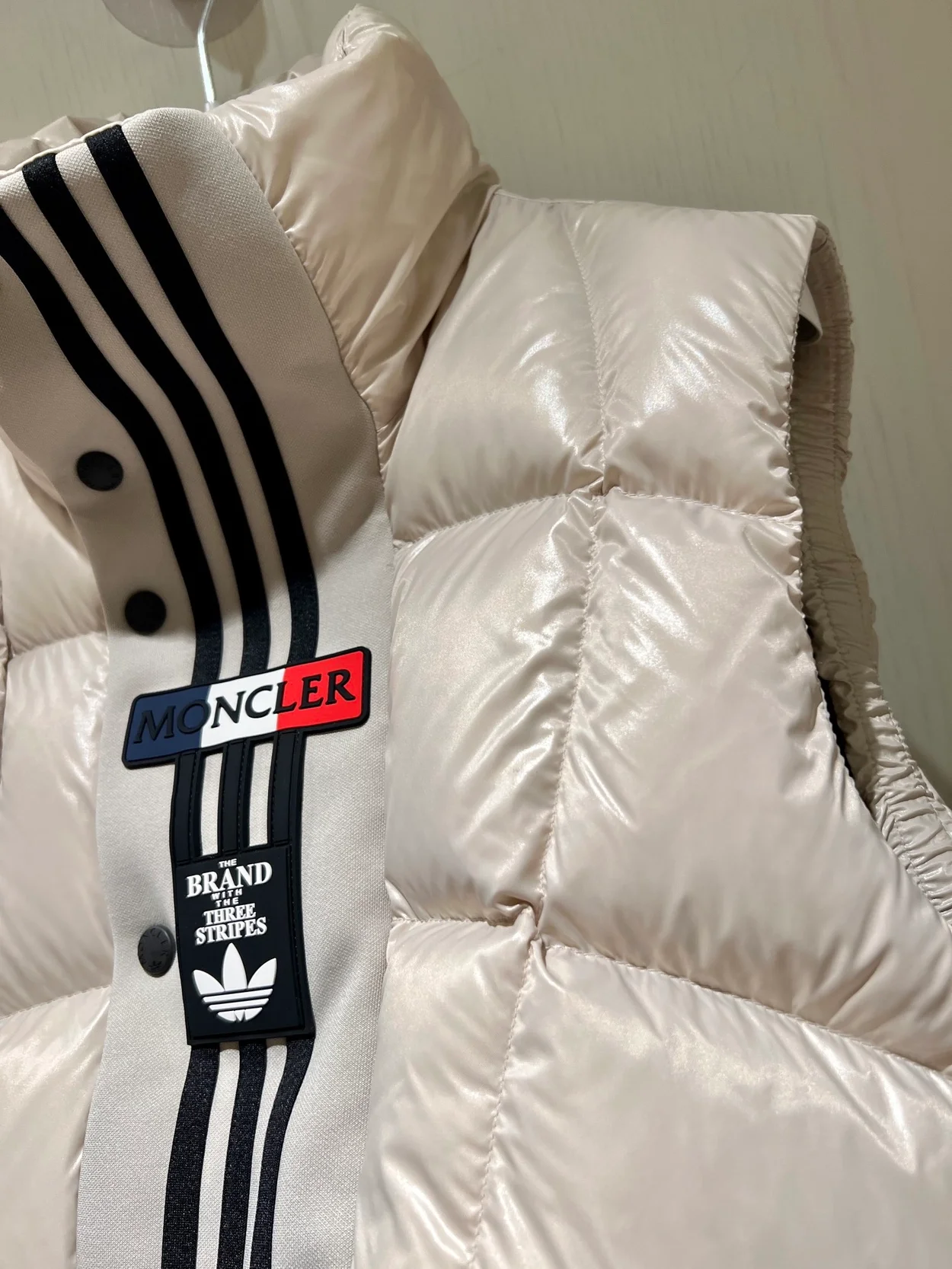 몽클레어 x 아디다스 오리지널 보존 다운 베스트