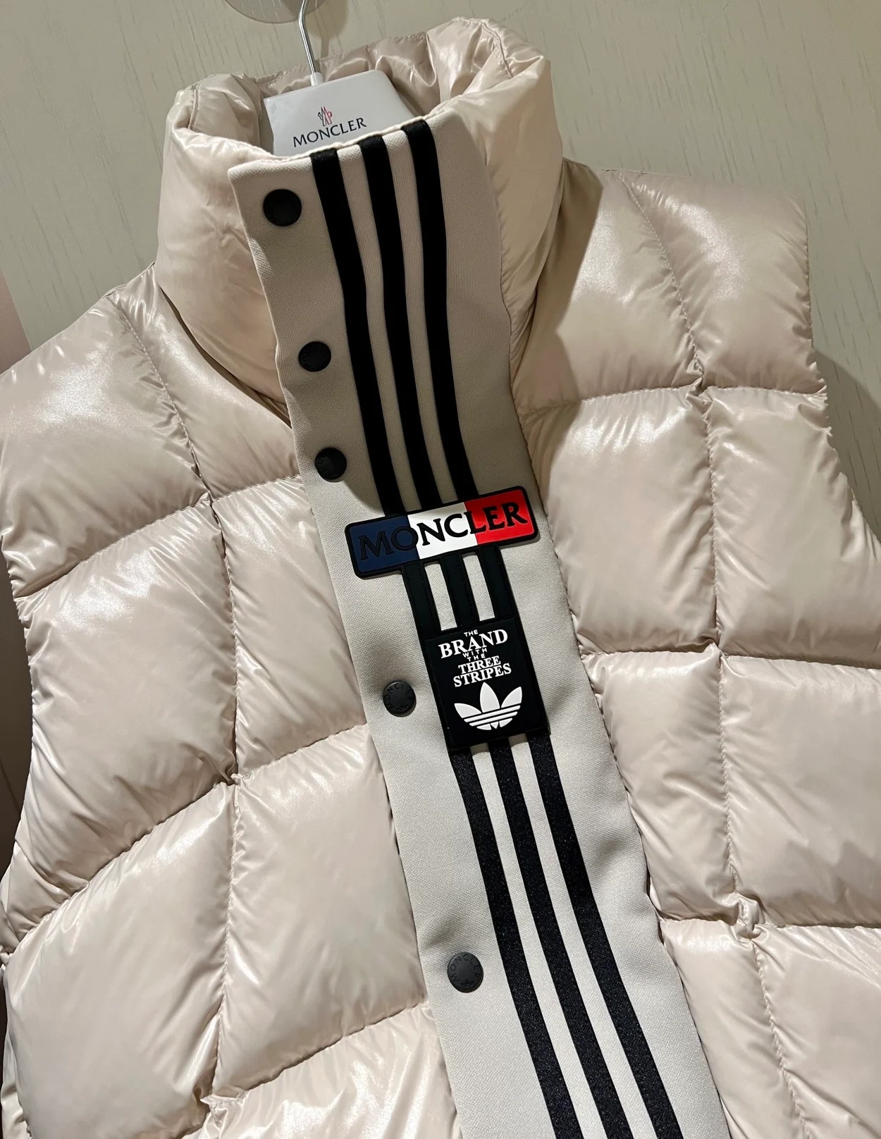 몽클레어 x 아디다스 오리지널 보존 다운 베스트