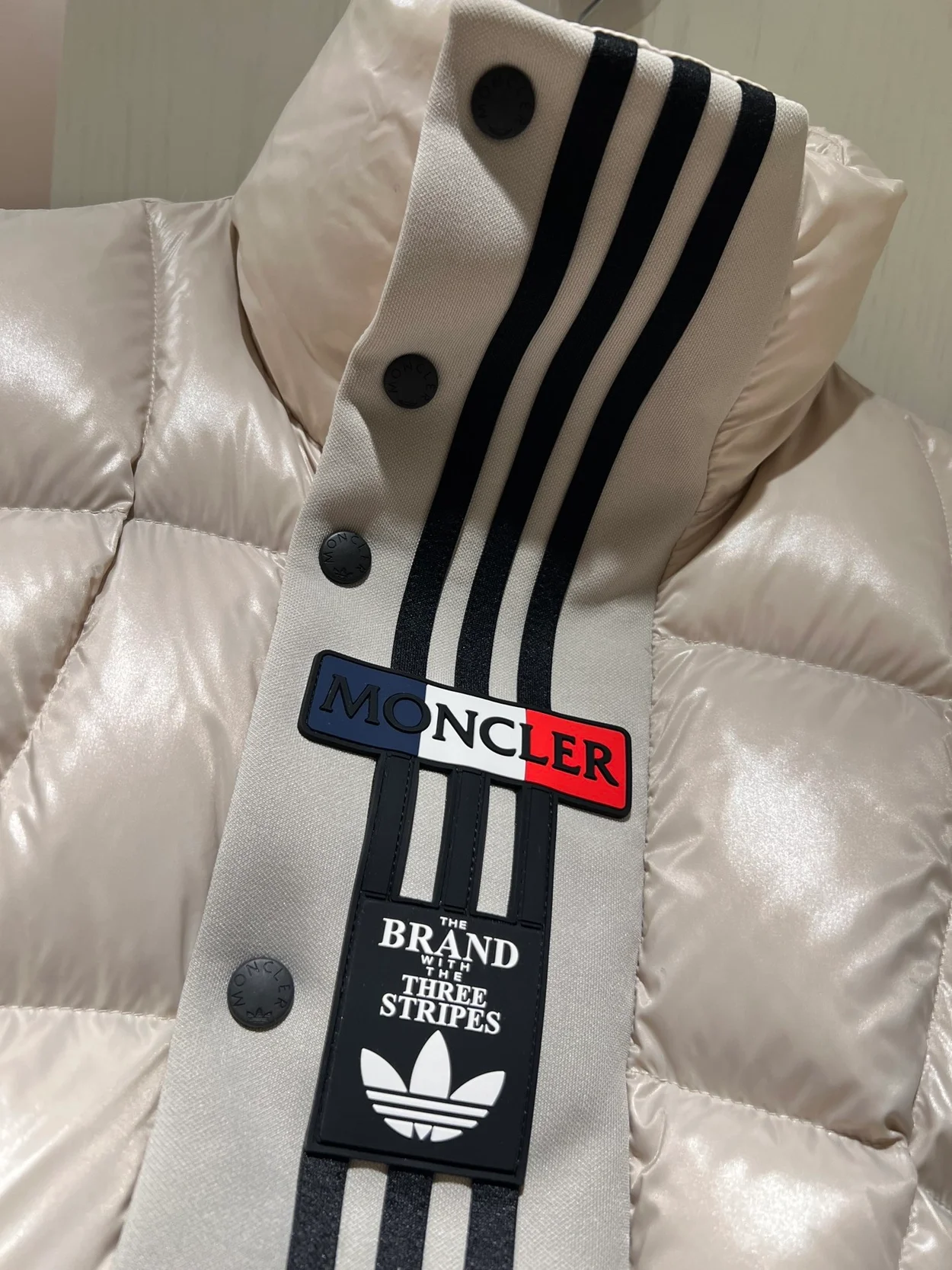 몽클레어 x 아디다스 오리지널 보존 다운 베스트