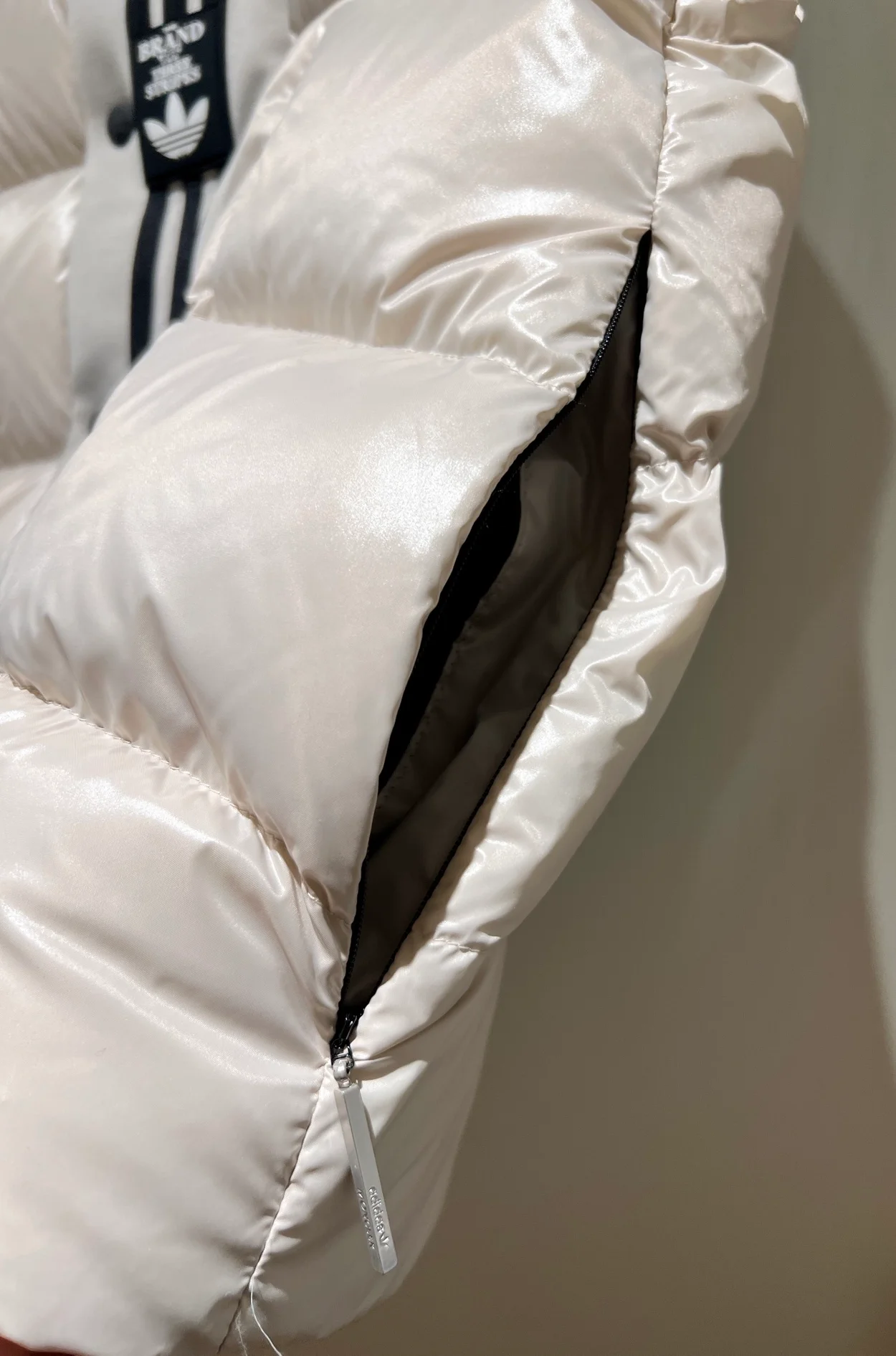 몽클레어 x 아디다스 오리지널 보존 다운 베스트