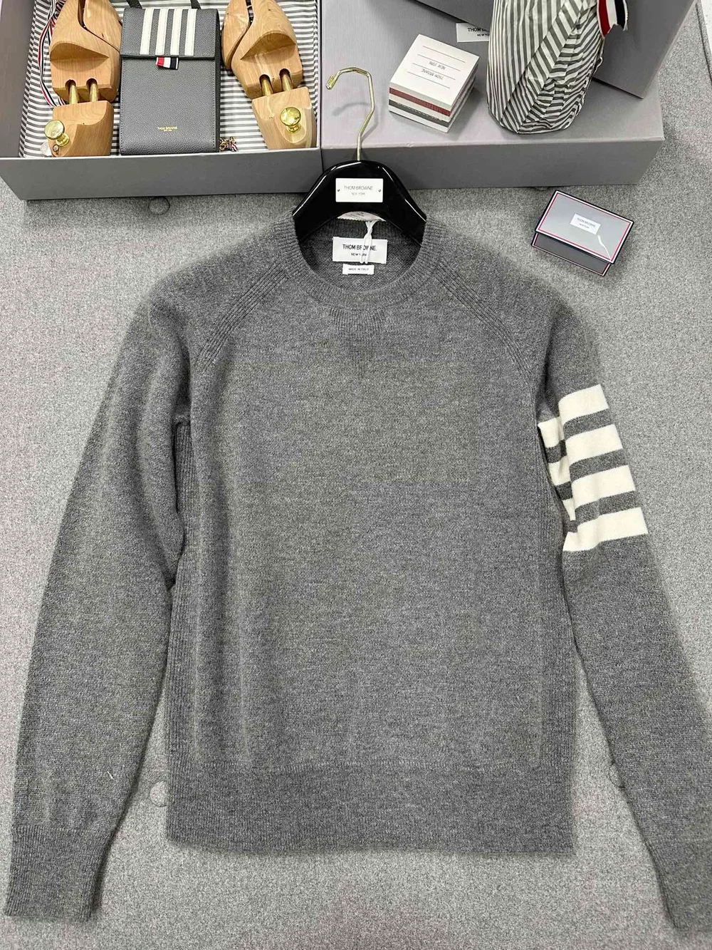 톰브라운 프렌치 캐시미어 크루넥 스웨터
