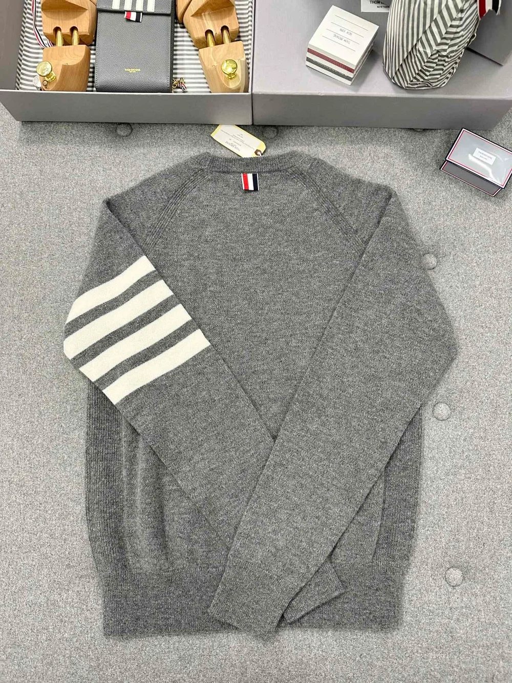 톰브라운 프렌치 캐시미어 크루넥 스웨터