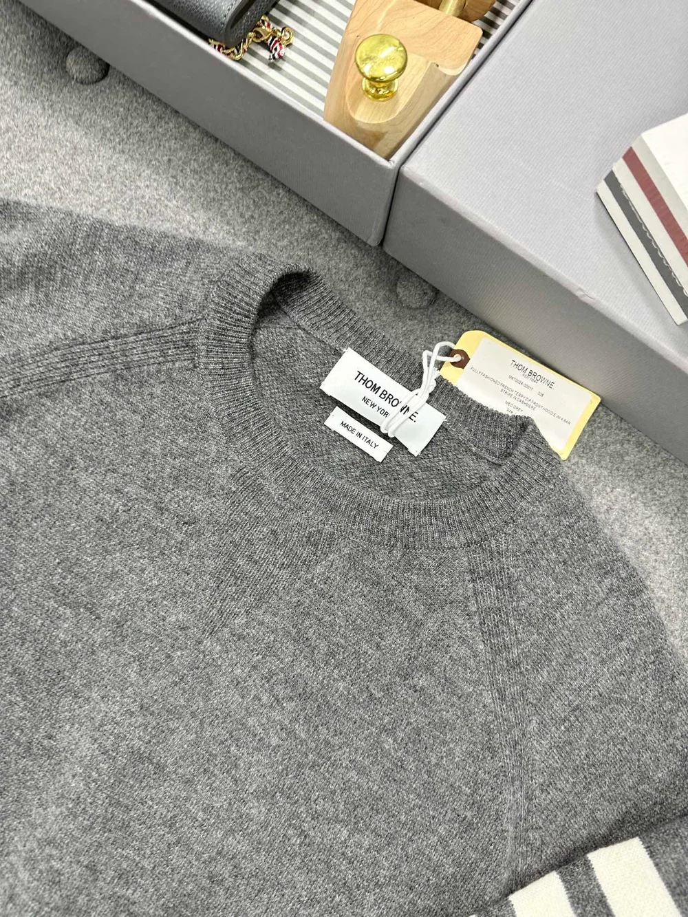 톰브라운 프렌치 캐시미어 크루넥 스웨터