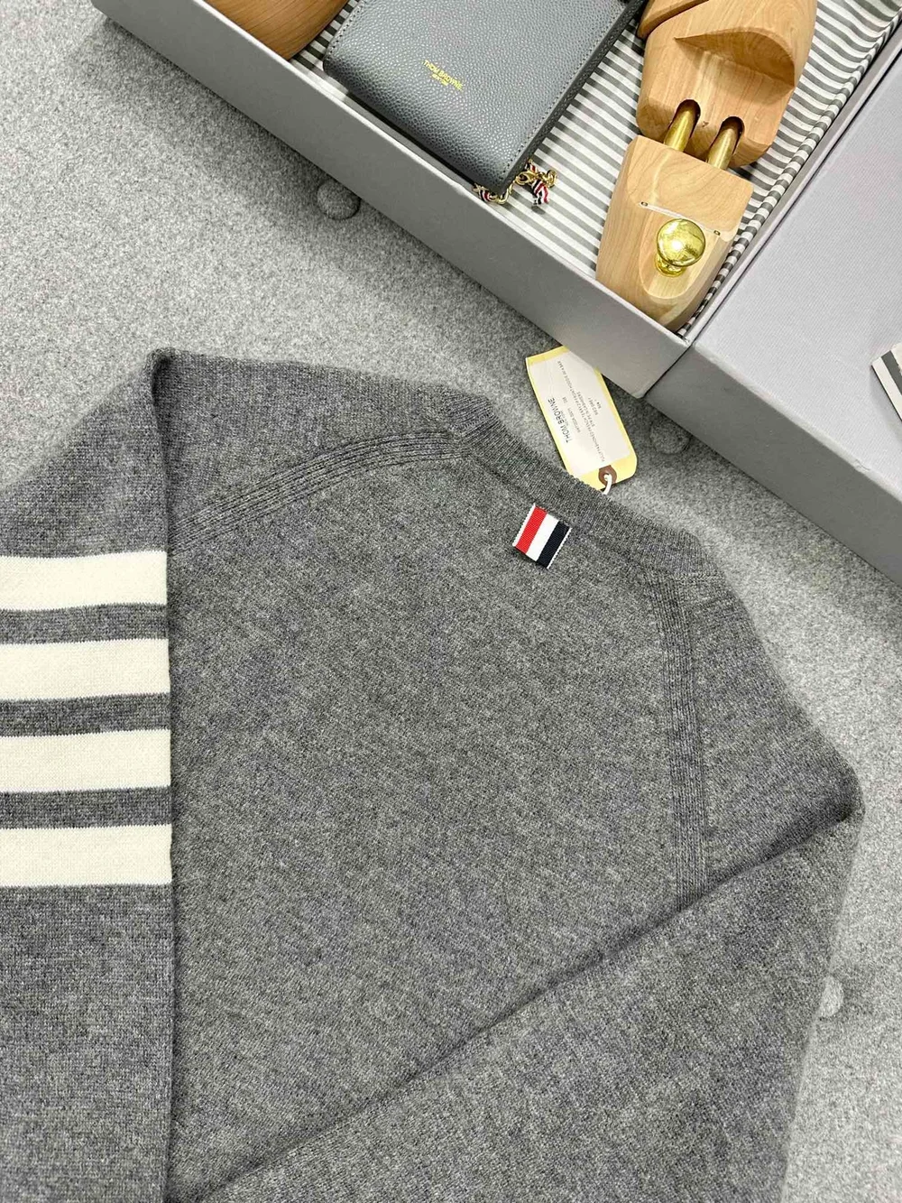 톰브라운 프렌치 캐시미어 크루넥 스웨터