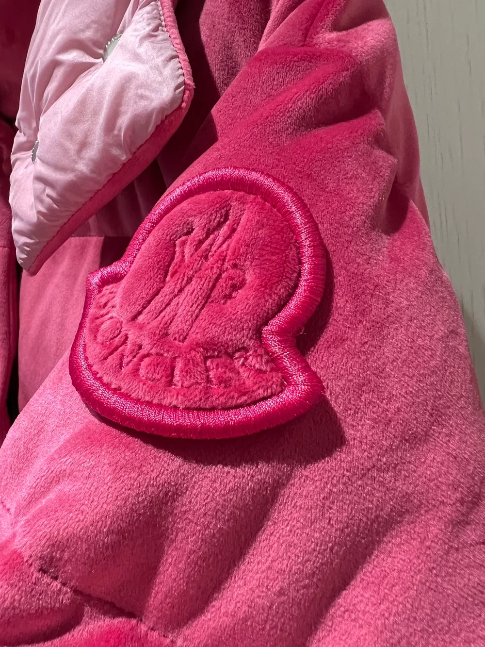 몽클레어 다오스 셔닐 다운 자켓