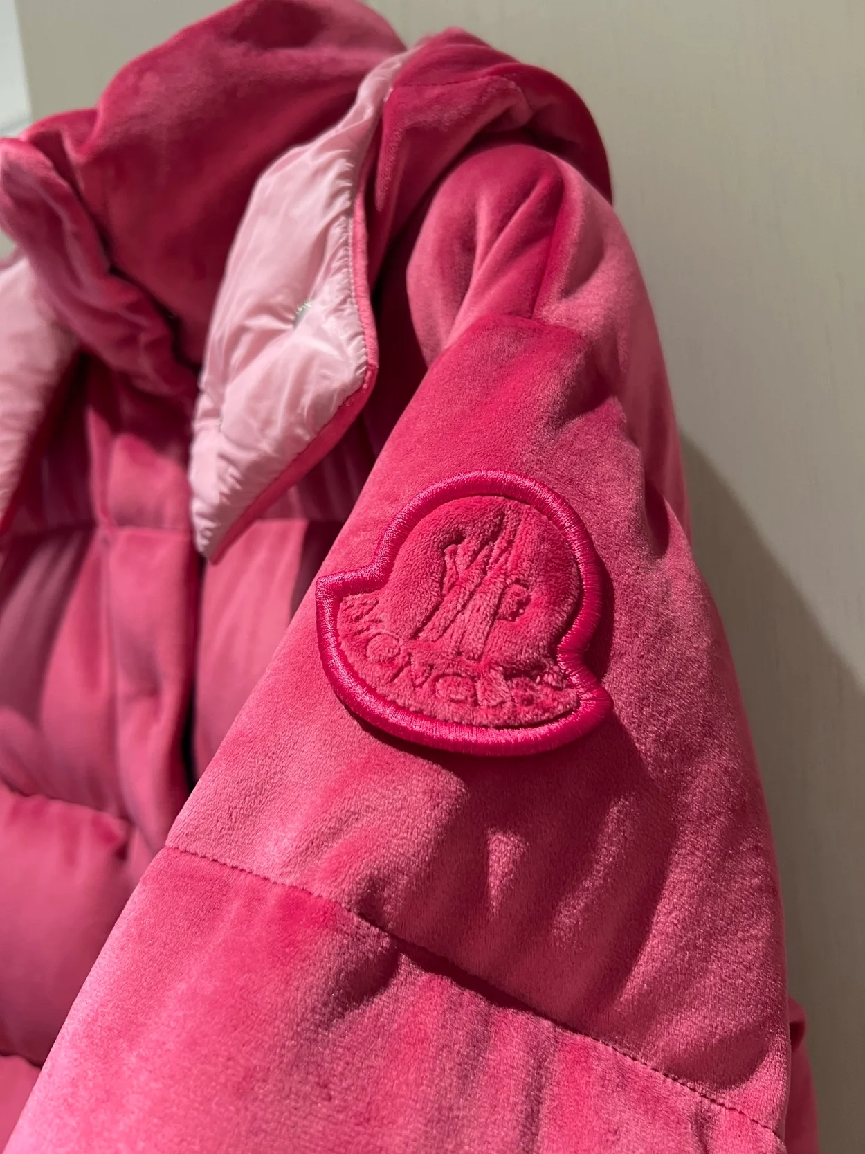 몽클레어 다오스 셔닐 다운 자켓