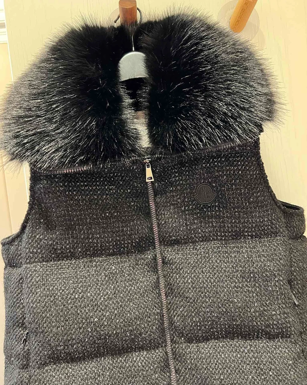 몽클레어 까를렛 유니섹스 다운 베스트