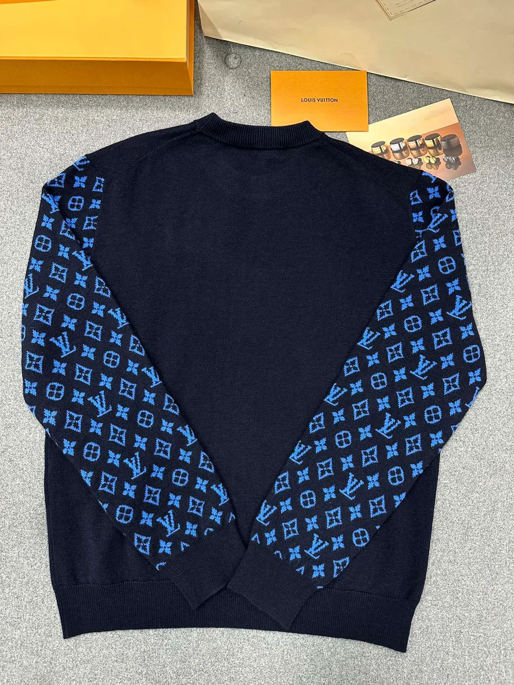 루이비통 모노그램 믹스 캐시미어 크루넥 1AATLS