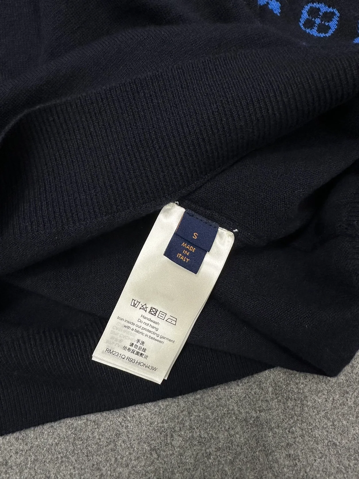 루이비통 모노그램 믹스 캐시미어 크루넥 1AATLS